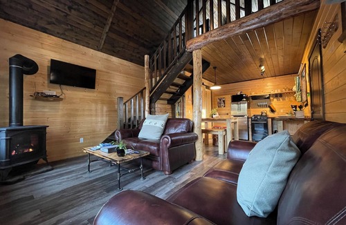 Nordegg Cabin | Luxury Stargazer Cottage - Joby Chungo