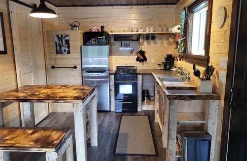 Nordegg Cabin | Luxury Stargazer Cottage - Joby Chungo