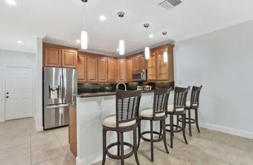 Jupiter House | Luxury townhome with heated pool in the heart of all Jupiter has to offer