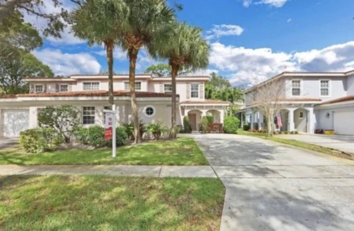 Jupiter House | Luxury townhome with heated pool in the heart of all Jupiter has to offer