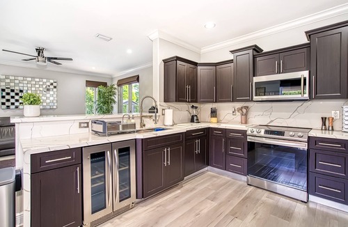 Miami Lakes House | Luxury Tropical Living - 4BR w Backyard Pool Oasis