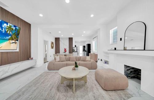 Buena Vista Villa | Luxury Villa Allegra 5BR Steps to Wynwood