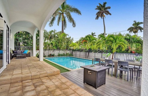 Hollywood Lakes House | Luxury Waterfront/Lakefront/Pool/Beach 7Min Walk