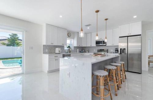 Garden Isles House | Luxury Waterfront Oasis in Pompano Beach