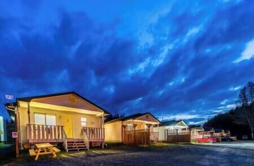 Alert Bay Cabin | (M) Deluxe Double Bedroom Cabin (non pet friendly)