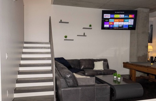 Golden Triangle House | M&M Luxury’s 2 Bedroom Exclusive Loft with Pool Table and added Amenities