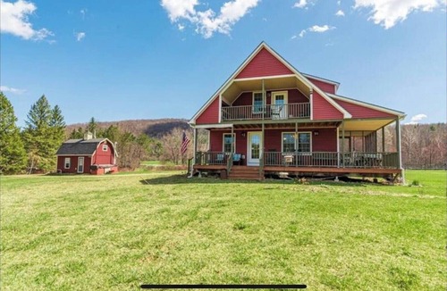 Danby House | Magic Wonderland in Green Mtns