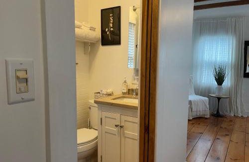Marblehead House | Magical Little Home in Historic District I Parking I Rustic Luxury I Outdoor Seating