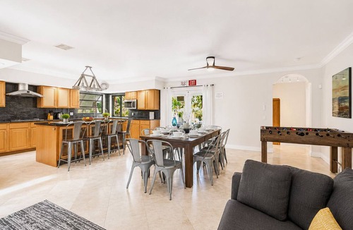 South Lake Villa | Magnificent Villa by Lake near Hollywood Beach