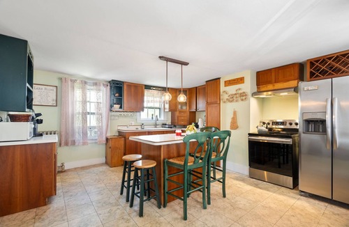 Meredith House | Main St Location | Pets, Fenced Side Yard | Walk to Church Landing, Lake Winnipesaukee and Shops in minutes | BankNH Pavilion