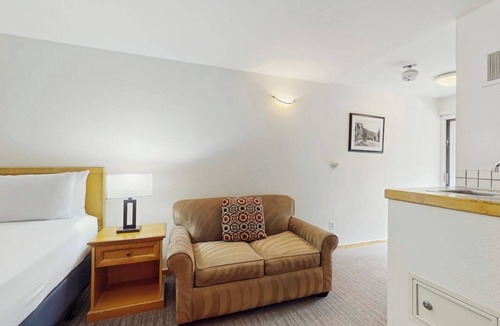 West End Cabin | Main Street gem - pool & hot tub - walk to lifts, dog-friendly, balcony