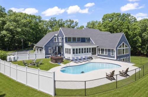 South Sanford House | Maine Pondfront Home Sleeps 22 - Pool & Hot Tub