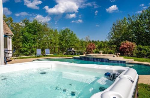 South Sanford House | Maine Pondfront Home Sleeps 22 - Pool & Hot Tub