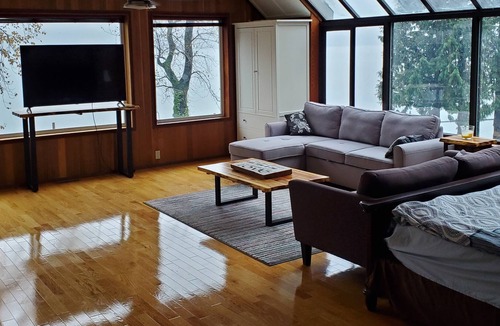 Harrison Hot Springs Villa | Majestic Rustic Family Lake Oasis ~ HotTub, Sauna