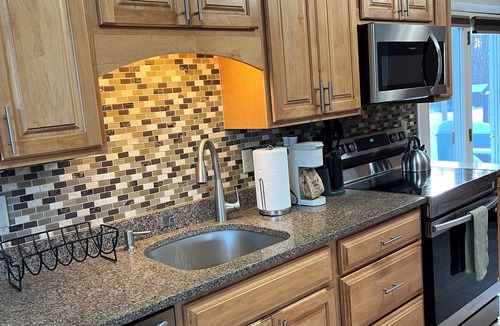 Malletts Bay House | Malletts Bay Beach Access, Hot Tub, Sleeps 7/4BR
