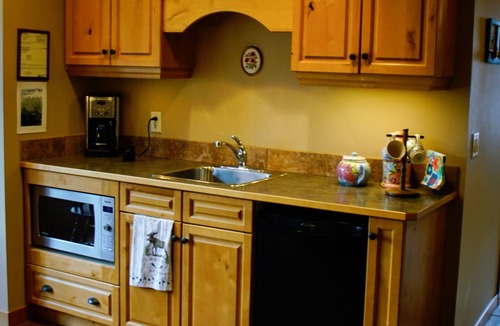 Banff Bed & Breakfast | Maple Room in Banff National Park