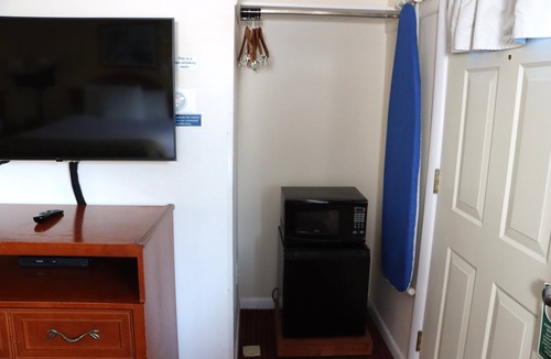 Williamstown Hotel | Maple Terrace Motel