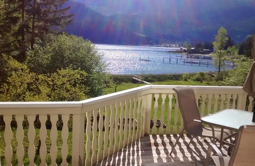 Sicamous House | Mara Lakefront Vacation Home