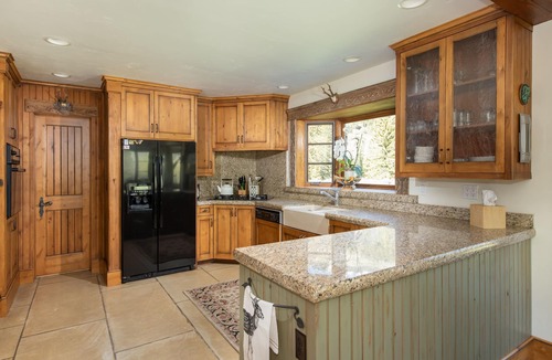 Carbondale House | Marble at its Finest! 5 STAR Mtn Chalet in the heart of the Rockies. Views, wifi