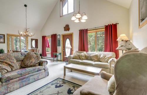 Marble House | 'Marble Hideaway' Cabin w/Mountain Views + Deck!