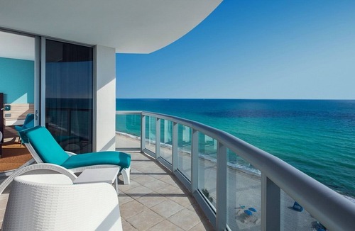 Sunny Isles Beach Resort | Marenas Two-Bedroom Oceanfront Apartment