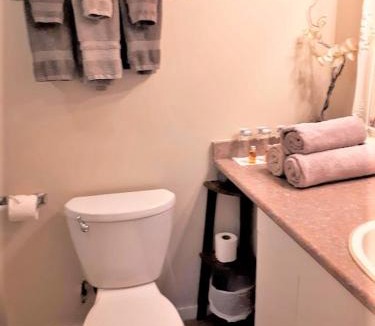 James Bay Bed & Breakfast | Marketa's Bed and Breakfast