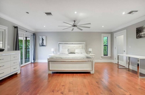 Delray Beach House | Markland Mansion' Pool Hot Tub Block off Atlantic Ave