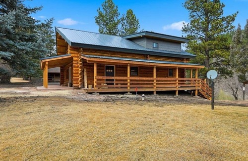 Silver City Cabin | Marvelous 2-bedroom cabin in Rapid City perfect for your getaway
