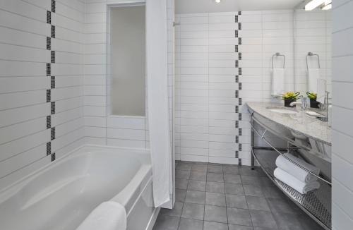 Downtown Edmonton Hotel | Matrix Hotel