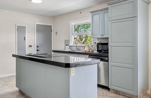 Red Deer House | Maverick | Sleeps 18 | Two Kitchens | Family Home