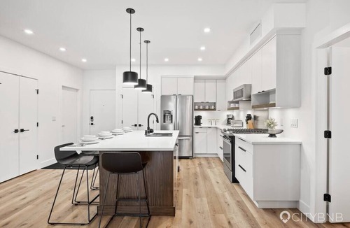 McKinley Condo | McKinley Beach. Sleeps 4. Lakeview. 1200sq ft.