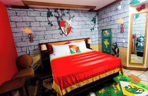 Cypress Gardens Hotel | Medieval Dream Stay, Kingdom Themed Room, Onsite LEGO Fun, 2 Rooms
