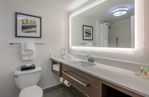 Tropic Hotel | Memorable Space Coast Stay! 3 Stylish Units |Free Parking | Pets Welcome