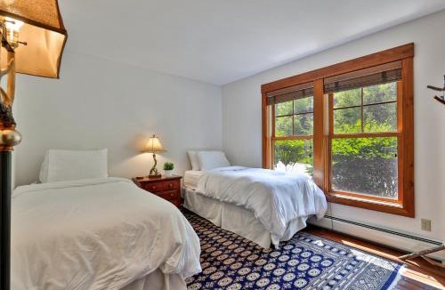 Killington House | Meyer Chalet de Esqui - Ski-In, Ski-Out 4BR Bear Mtn Retreat with Pool & Fireplace