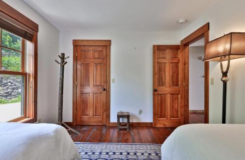 Killington House | Meyer Chalet de Esqui - Ski-In, Ski-Out 4BR Bear Mtn Retreat with Pool & Fireplace