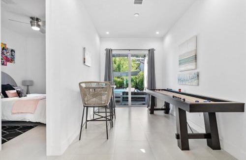 Northeast Coconut Grove Villa | Miami Luxury 4BR Oasis with Private Pool, Outdoor Kitchen & Patio