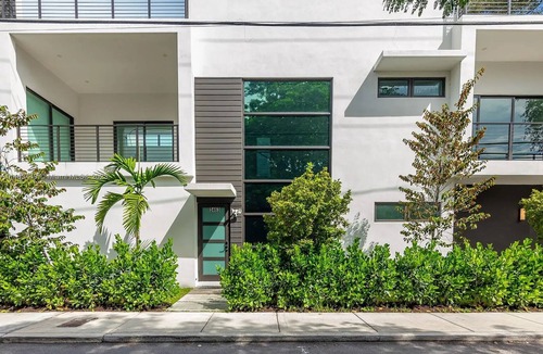 Southwest Coconut Grove House | Miami modern 3-bedroom 3300 sq ft in beautiful Coconut Grove, Miami