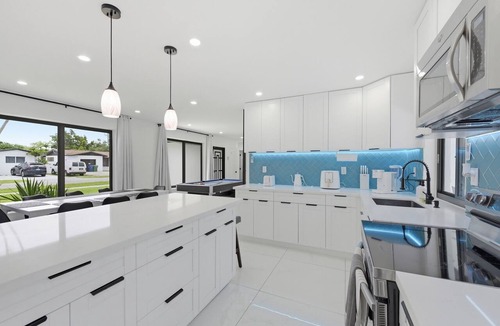 Miami Gardens House | Miami Vice. Vibe with Pool, Patio, BBQ, & Games.