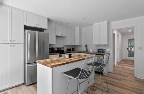 West Kelowna Estates Apartment | Mid-Century Modern Dream Retreat