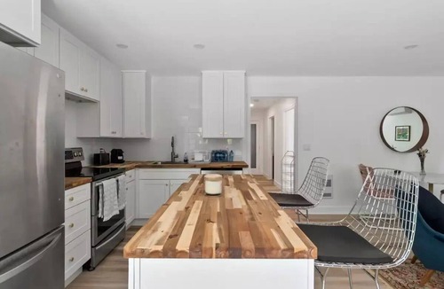West Kelowna Estates Apartment | Mid-Century Modern Dream Retreat