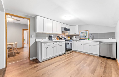 Tremont House | Mins to DT · Pet Friendly · Parking · Tremont