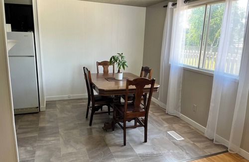 Tisdale House | Minutes from Paradise