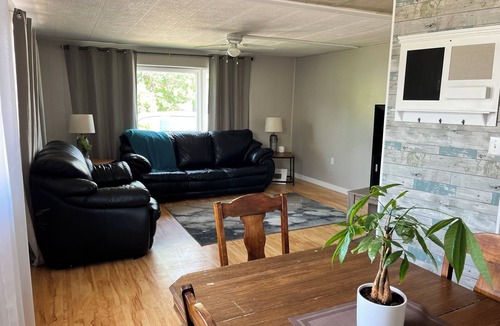 Tisdale House | Minutes from Paradise