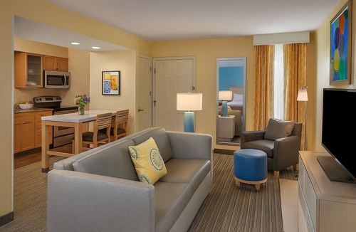 Middleburg Heights Hotel | Minutes to Downtown Cleveland! Budget-friendly Accommodation W/FREE Parking!