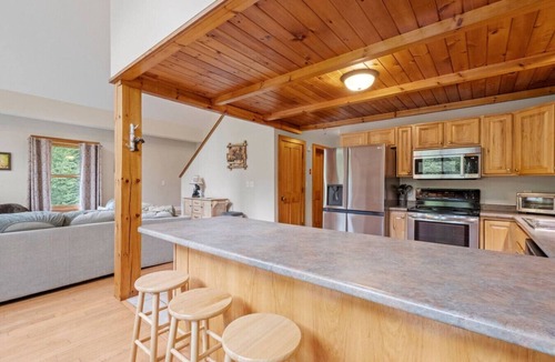 Woodstock House | Mirror Lake Retreat- Firepit- Game Room & Mtn View