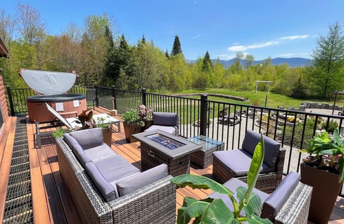 Carroll House | ML 'As Seen on TV' 1 mile from Mt Washington Hotel, great views, hot tub, fire pit, beach, trails!