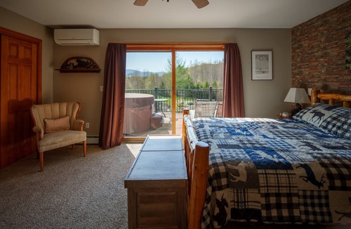 Carroll House | ML 'As Seen on TV' 1 mile from Mt Washington Hotel, great views, hot tub, fire pit, beach, trails!