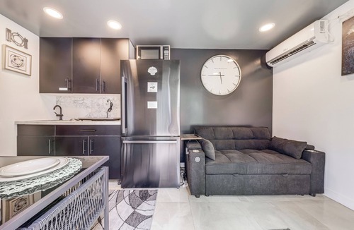 West Park Apartment | Mod Bungalow w/Ultra-Private Outdoor Hang Space!