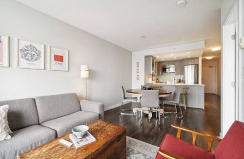 Downtown Eastside Apartment | Modern 1-Bed Condo | Mountain Views | 10 mins > DT