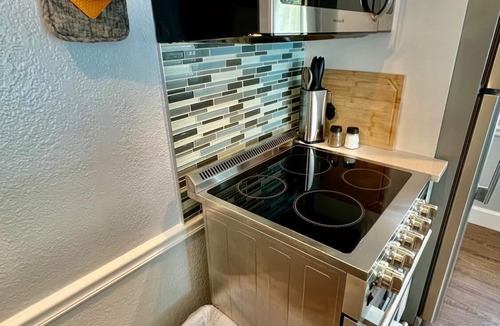 Parrot Cove Apartment | Modern 1 bedroom villa just five minutes to the beach!